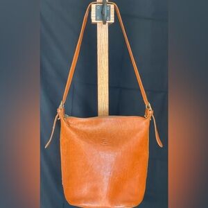 IL Bisonte leather shoulder bag.